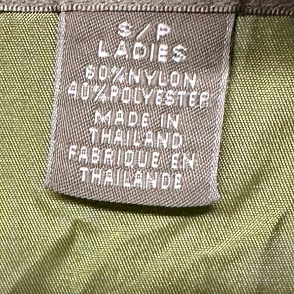 235 - CUTTER & BUCK SIZE SMALL VEST - Picture 9 of 11